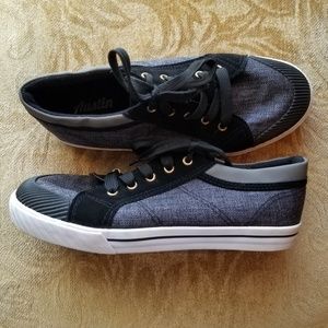 Casual Kid's Sneakers - Size 4